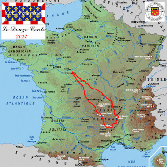A vélo, un coeur sur le maillot : &quot;Douze cent du Massif Central 2024&quot;