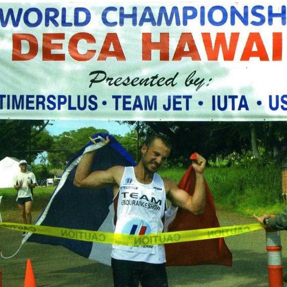 Mon Décatriathlon du cœur. 38 km de natation, 1800 km en vélo et 422 km de course à pied pour sauver un enfant.